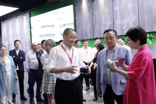 黃光裕千里奔波，三日連訪家電巨頭背后的戰略棋局